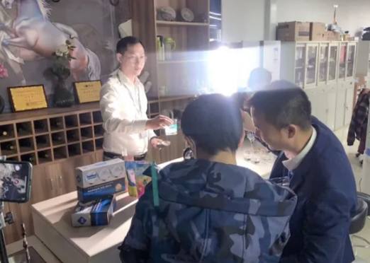 郭導(dǎo)說放入球冰的飲品看起來更加高端美觀